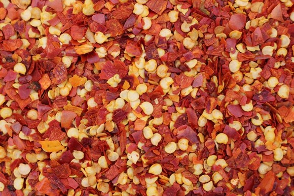 Organic chillies, crushed, with seeds