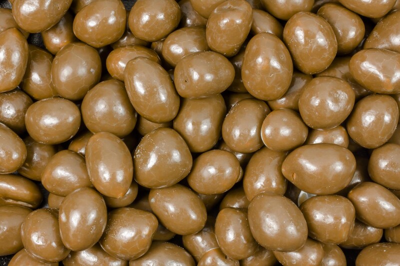 peanuts coated with milk chocolate organic