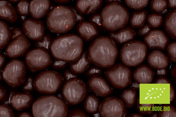 Raspberries in dark chocolate organic vegan