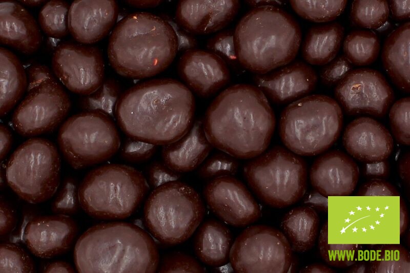 Raspberries in dark chocolate organic vegan