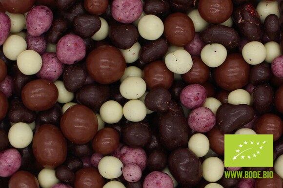 Heidelbeeren, Himbeeren und Erdbeerstücke in dreierlei Schokoladen bio Fairtrade 2x2,5kg